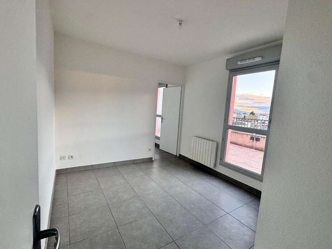   - Appartement à VILLEFRANCHE-SUR-SAONE
