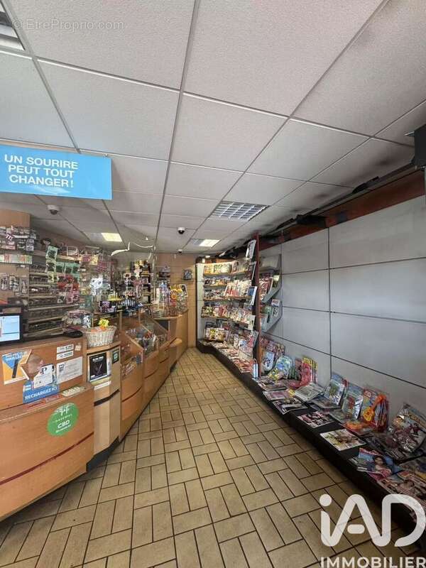 Photo 2 - Commerce à BASSENS