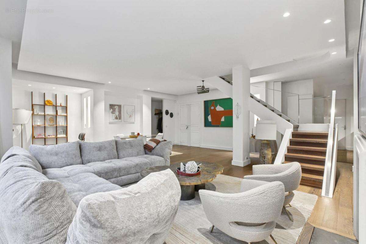 Appartement à NEUILLY-SUR-SEINE