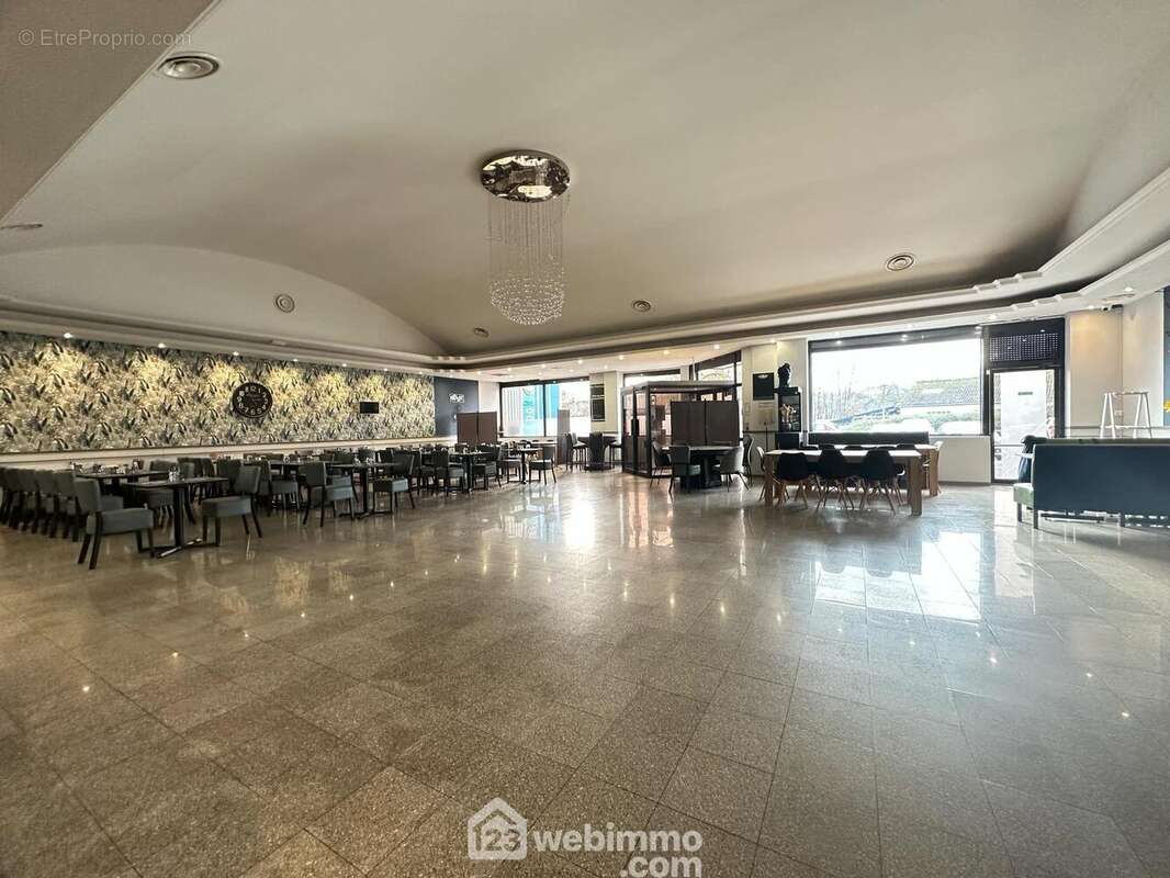 La pièce est chaleureuse - Commerce à LAON