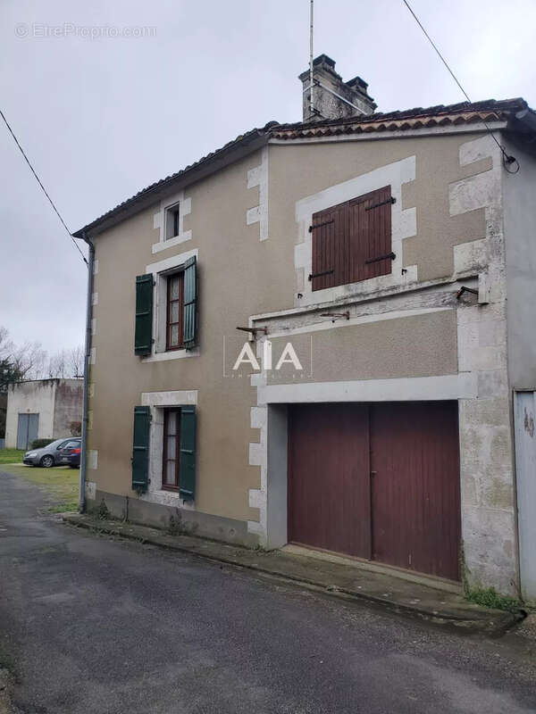 Maison à AUNAC