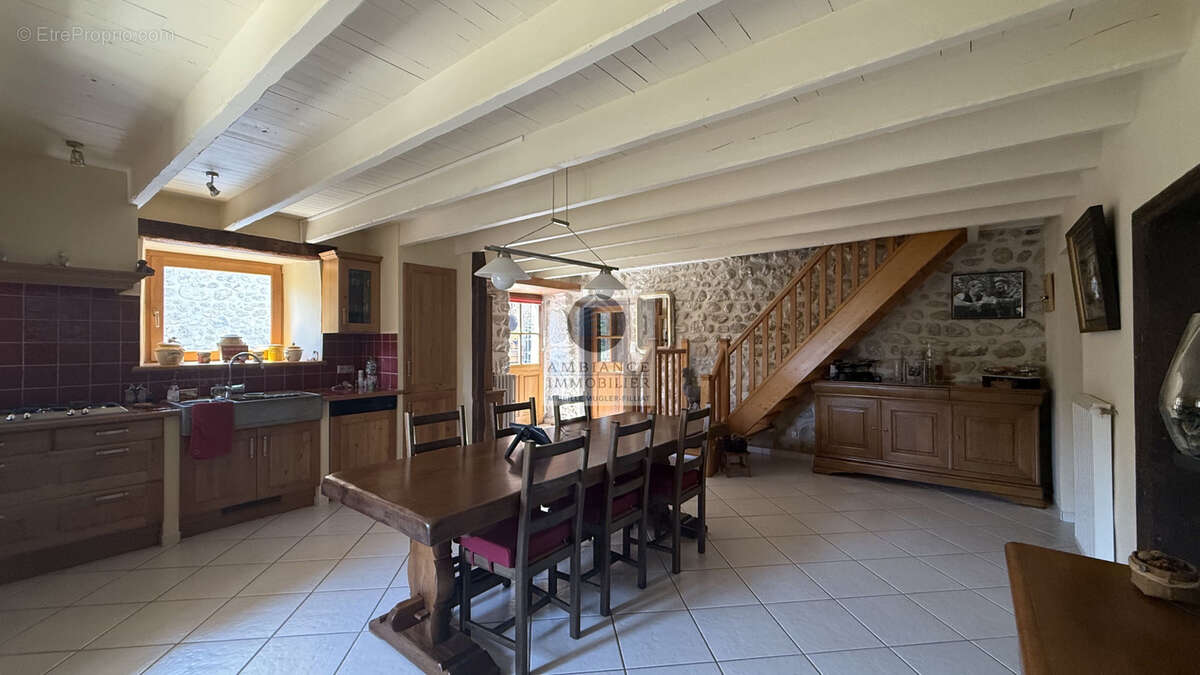 Maison à JAUJAC