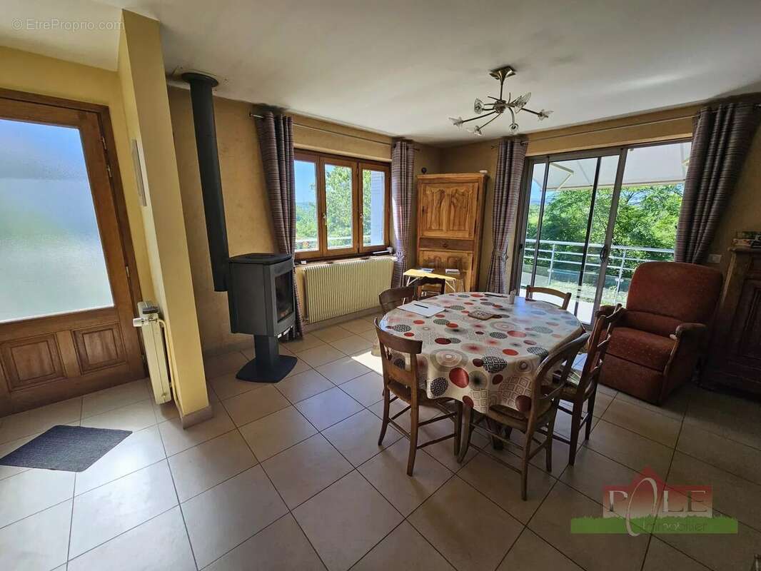 Maison à EYZIN-PINET