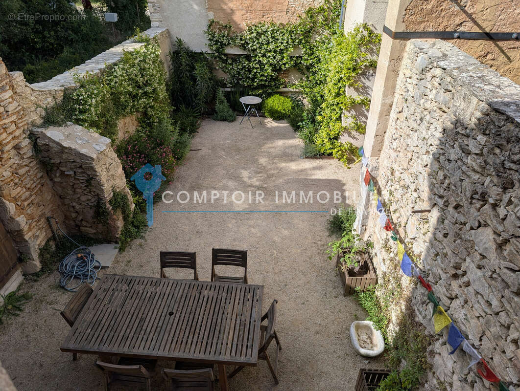 Maison à SAINT-SATURNIN-LES-APT