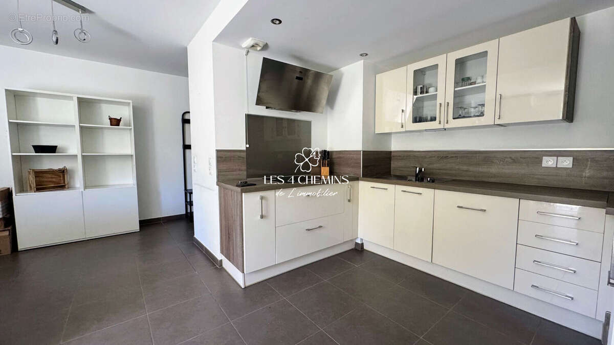 Appartement à CHATEAUNEUF-LE-ROUGE