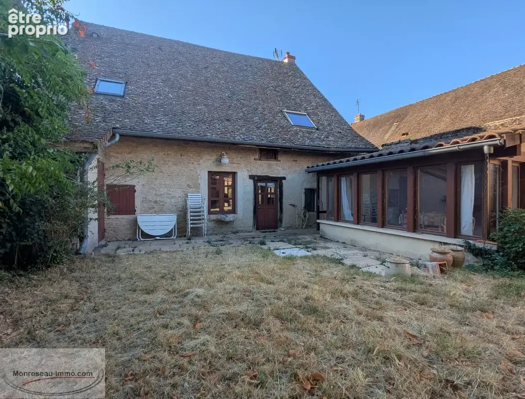 Maison 159 m²  4 chambres  terrain env. 650 m²  dépendances  SAINT-AMBREUIL - photo 2