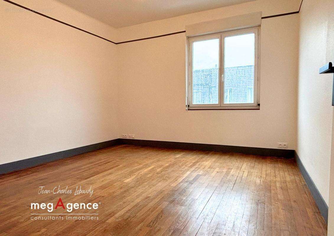 Appartement à DONVILLE-LES-BAINS