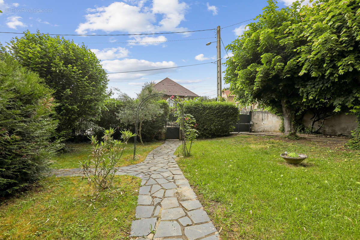 Maison à SAVIGNY-SUR-ORGE