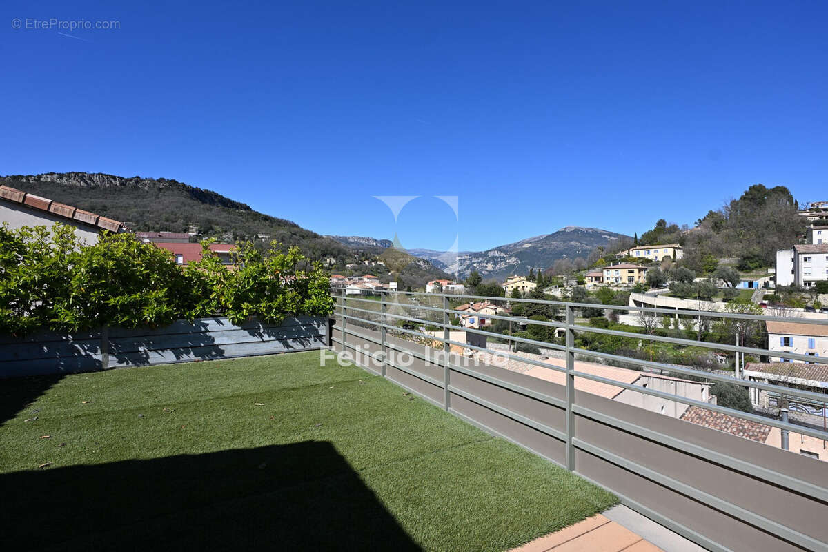Appartement à CHATEAUNEUF-GRASSE