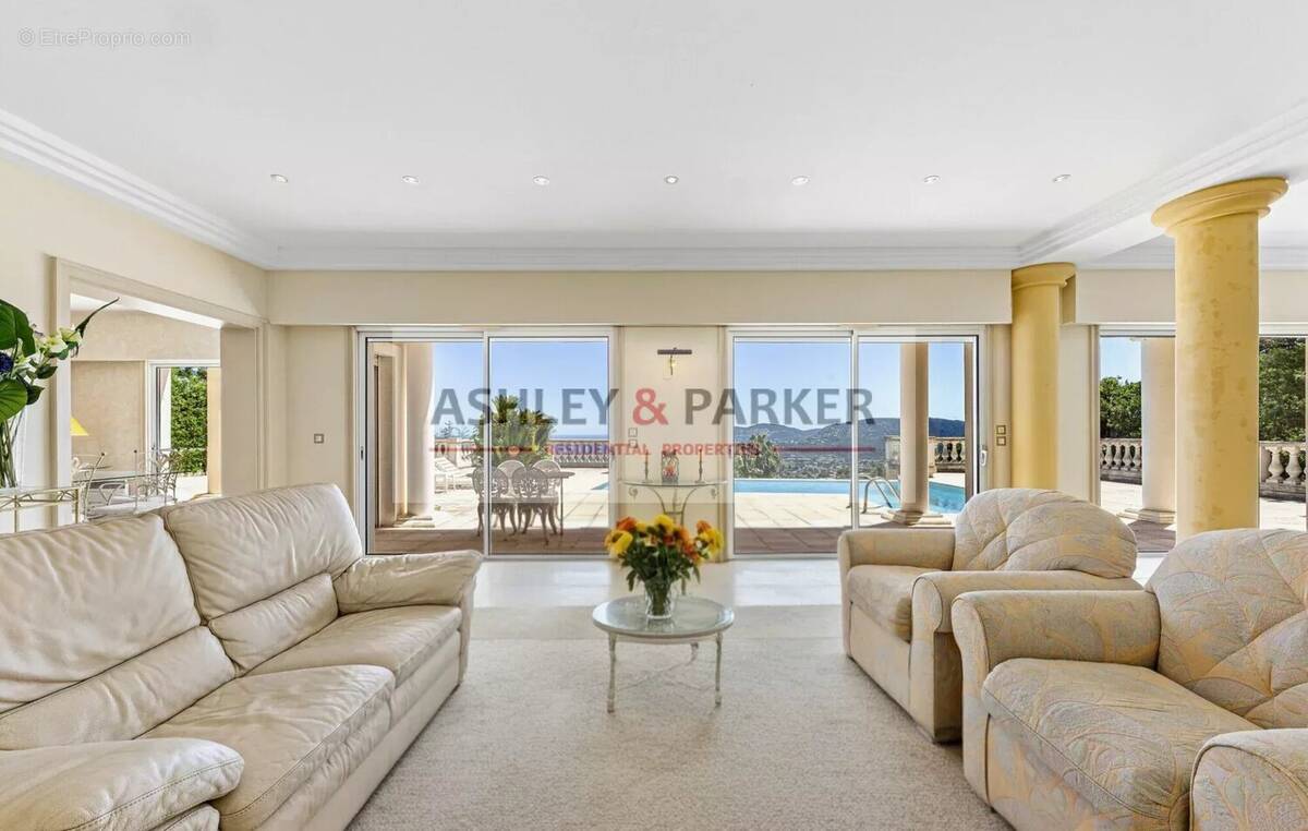 Maison à MANDELIEU-LA-NAPOULE