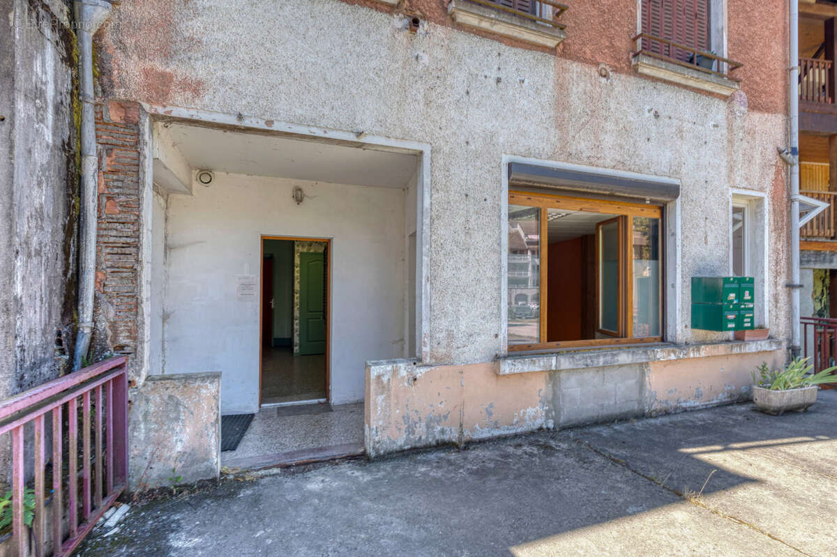 Commerce à LA ROCHETTE