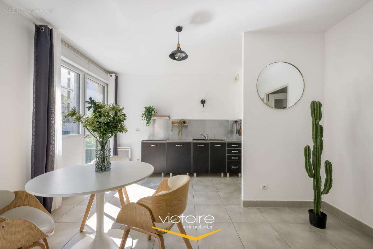 Lyon 3, La Buire - Grand et lumineux T2 en duplex 55,84 m², vue sur les arbres, garage et cave - photo 4