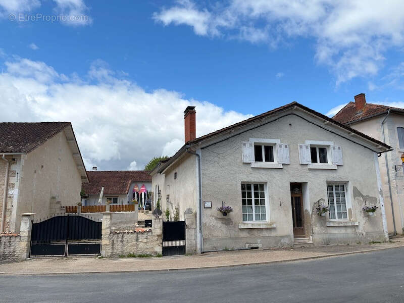 Maison à BONNES