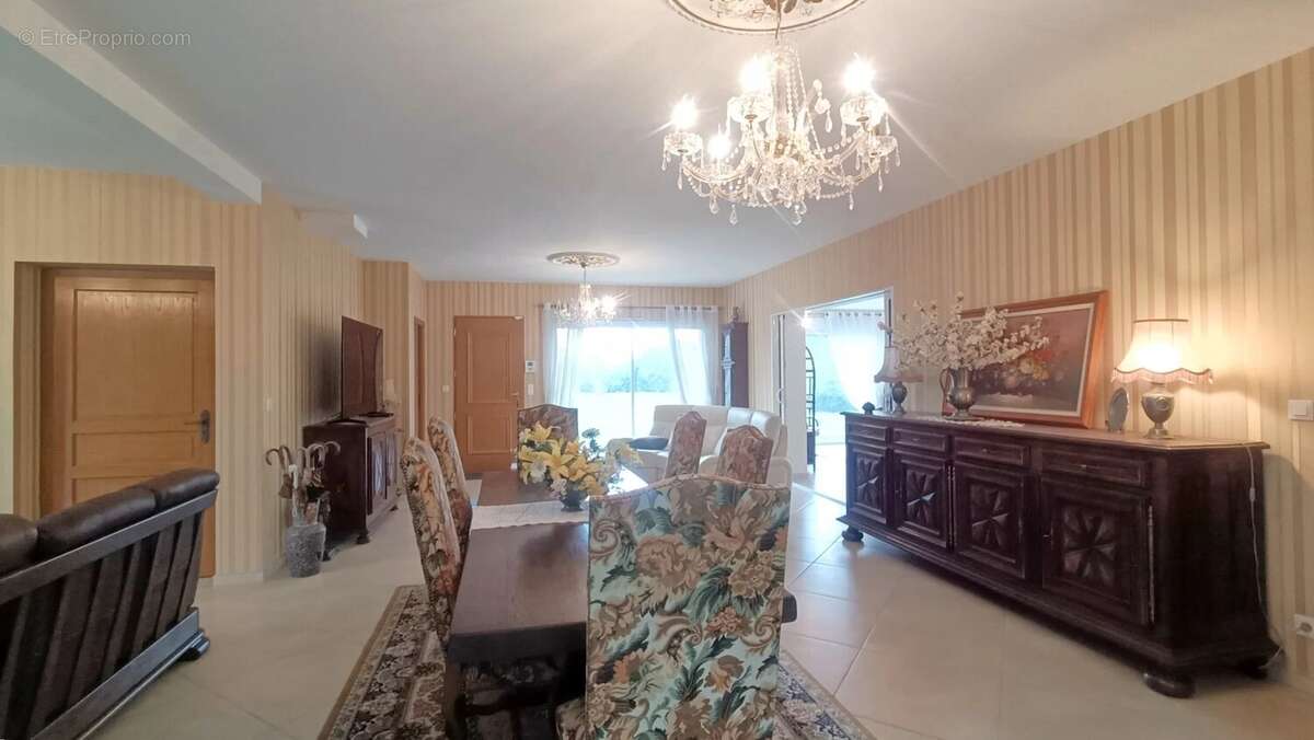 Maison à NEUVILLE-DE-POITOU