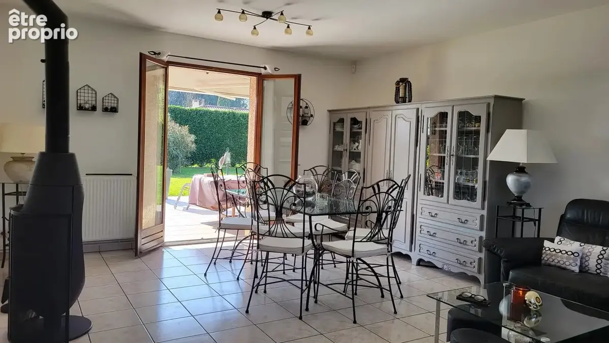 Maison à LA CHAPELLE-DE-GUINCHAY