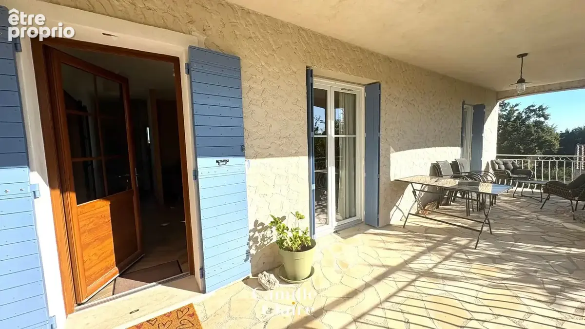 'Mandat unique ' Type 4 haut de villa avec terrasse et jardin en parfait état sur la commune de Gréasque. - photo 7
