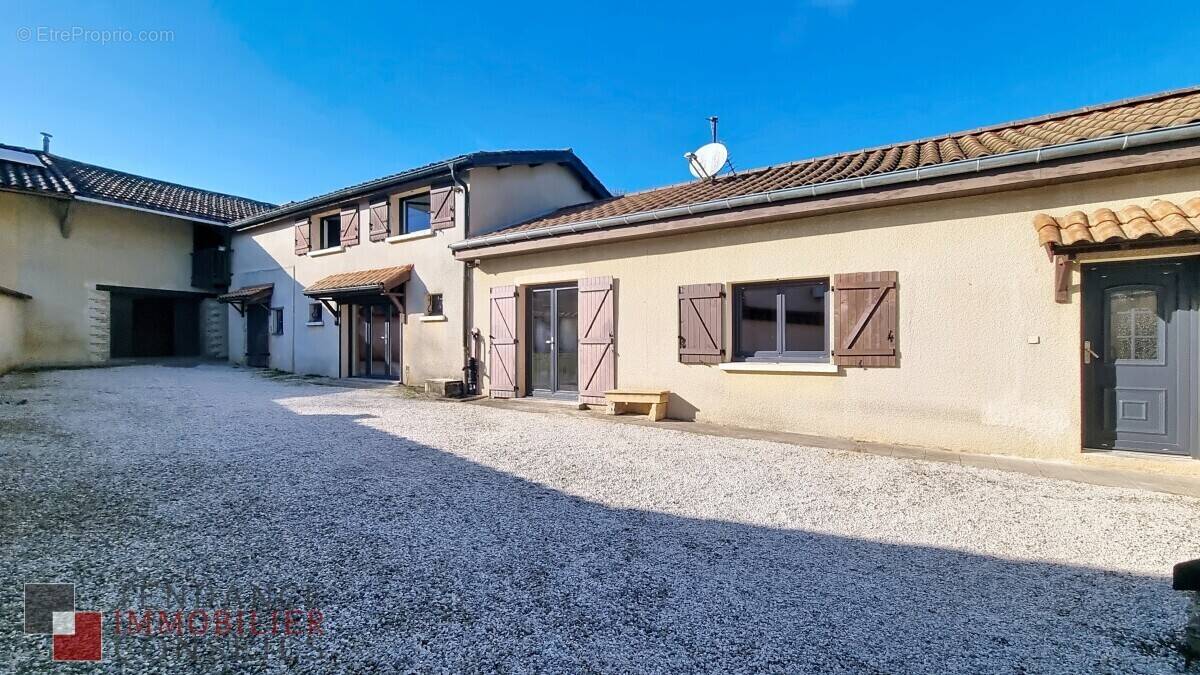 Maison à GARNERANS