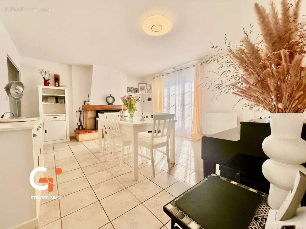 Maison à SAINT-ETIENNE-DU-ROUVRAY