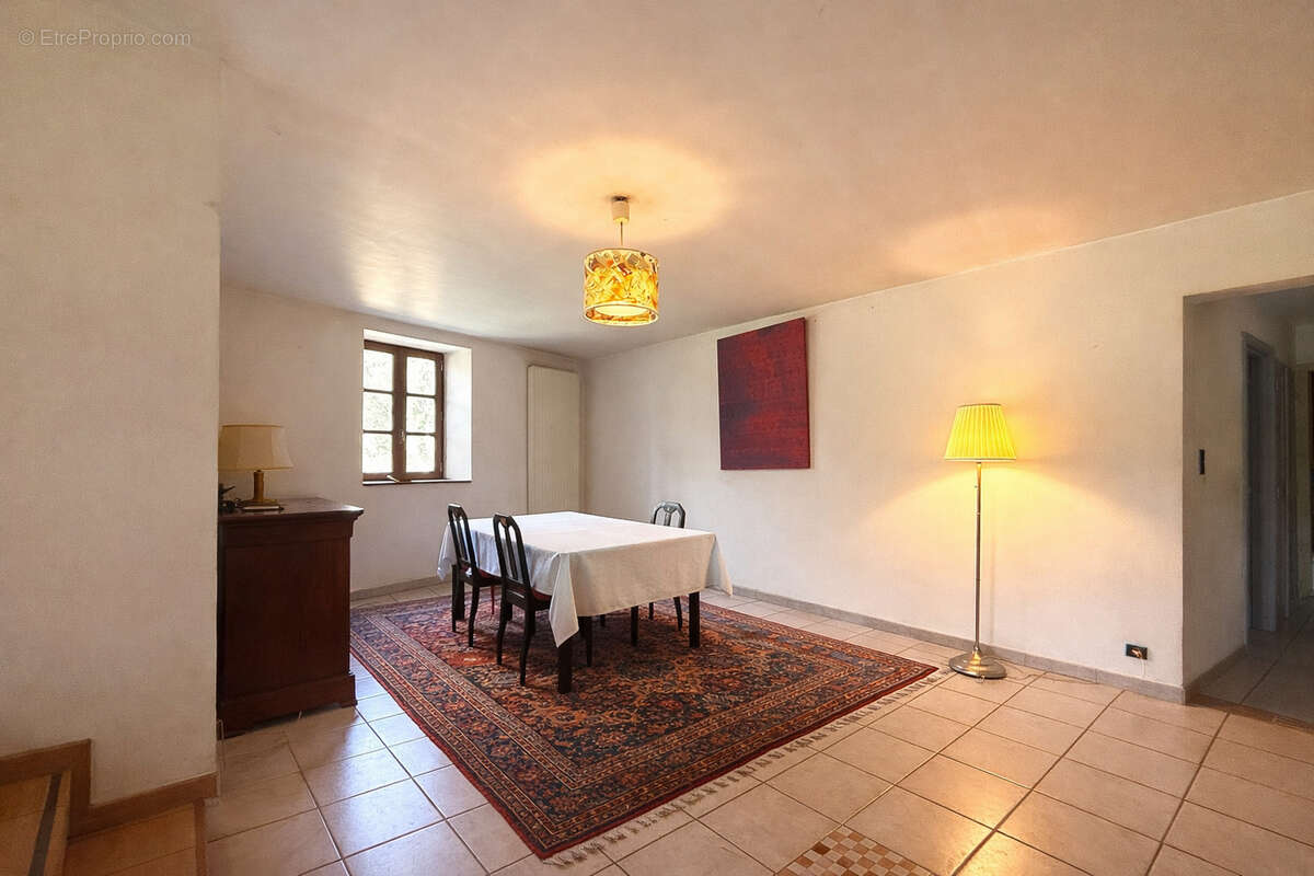 Maison à MACLAS
