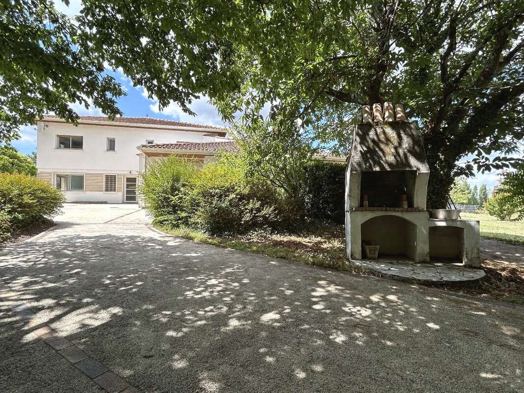 Propriete familiale - 9 chambres - 310 m² + dependances 200m² - photo 20