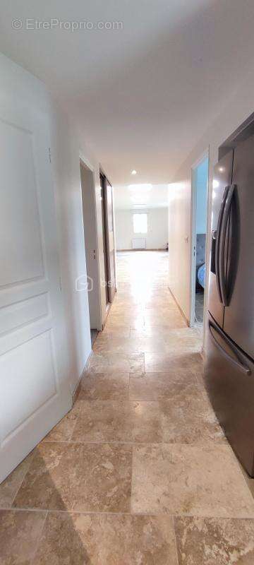 Commerce à SAINT-ANTOINE-DU-ROCHER