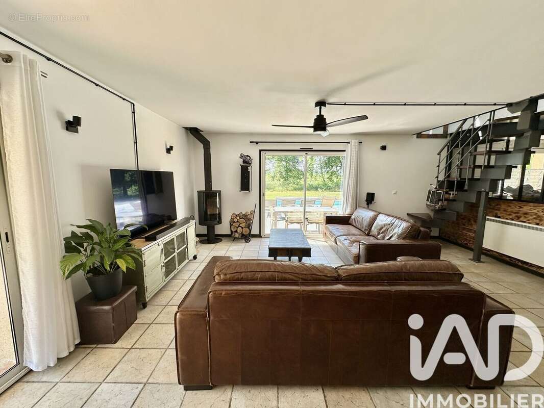 Maison 146 m² à Saumos  - photo 3