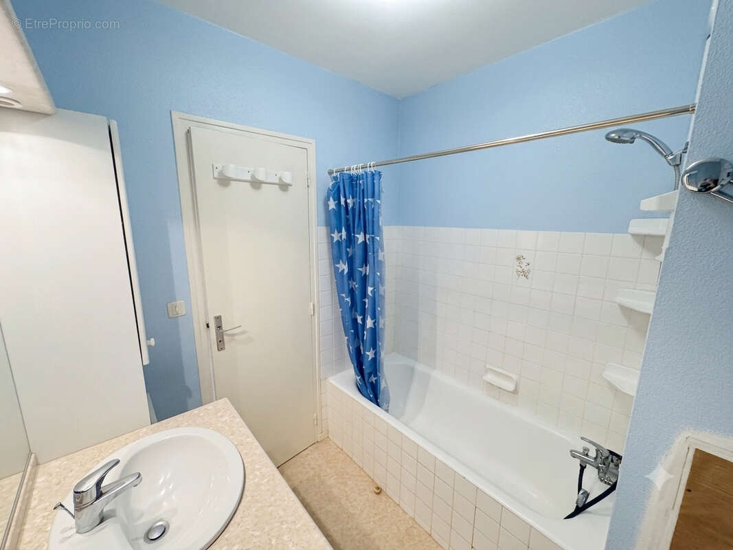 Appartement Vannes 4 pièce(s) 69 m2 1 parking + 1 garage + 1 cave . - photo 7
