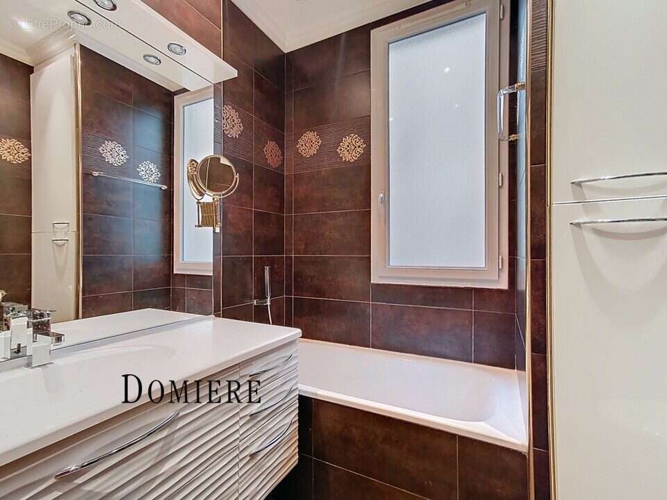Appartement à PARIS-17E