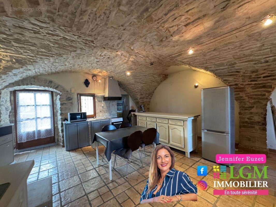 Studio avec terrasse/ Lancyre - photo 5