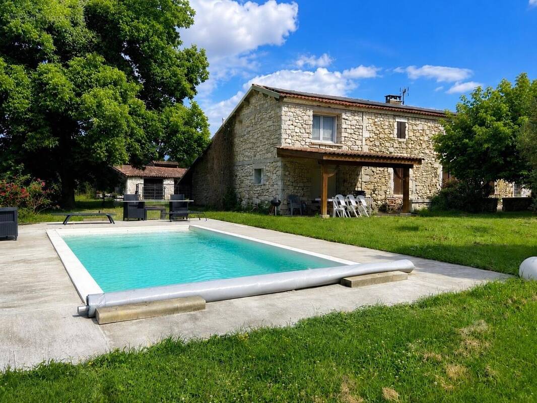 Photo 1 - Maison à SAINTE-COLOMBE-EN-BRUILHOIS
