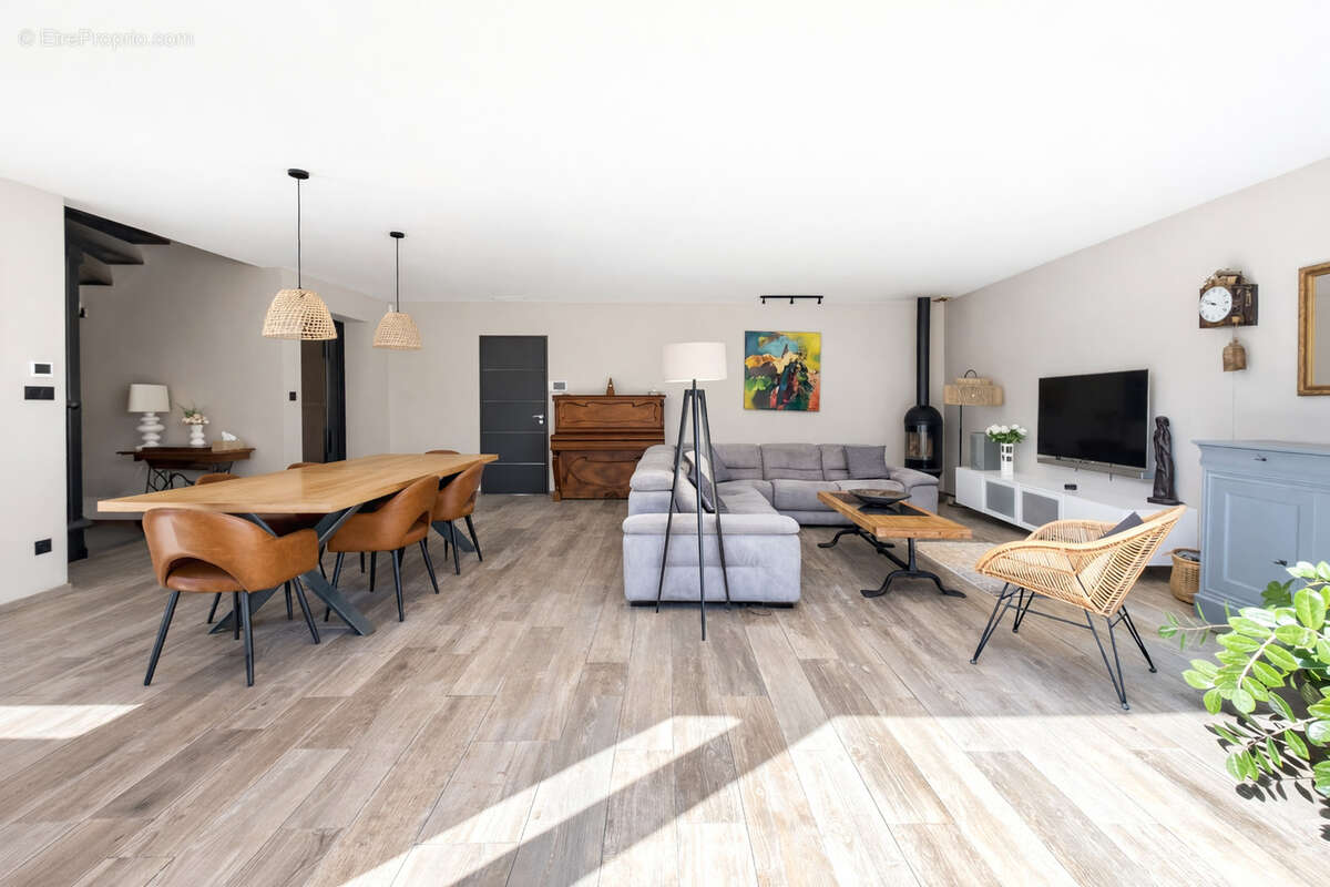 Maison à SAINT-LAURENT-DE-LA-SALANQUE