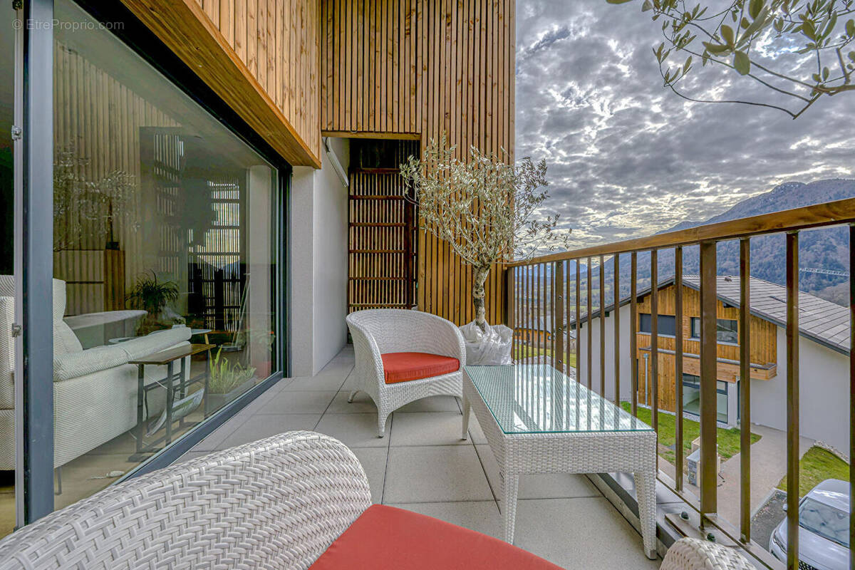 Appartement à DINGY-SAINT-CLAIR