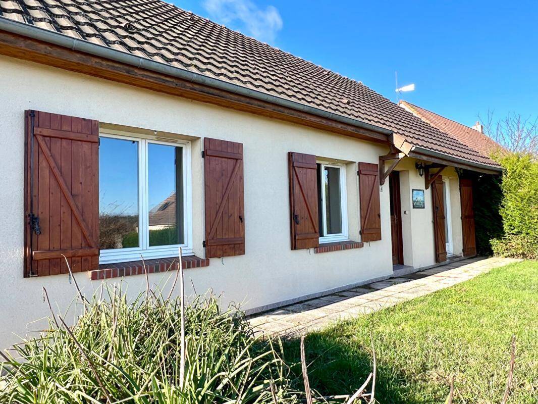 Maison à SAINT-HILAIRE-LA-GRAVELLE
