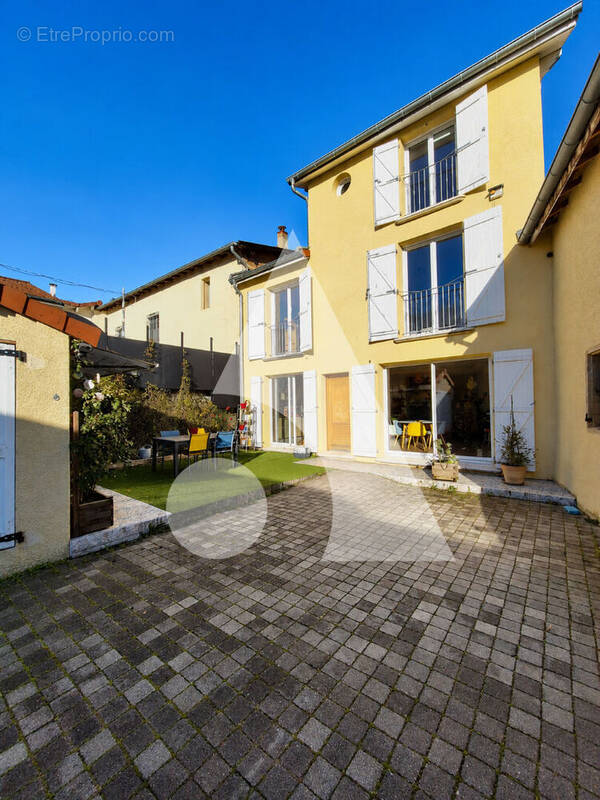 Maison à NEYRON