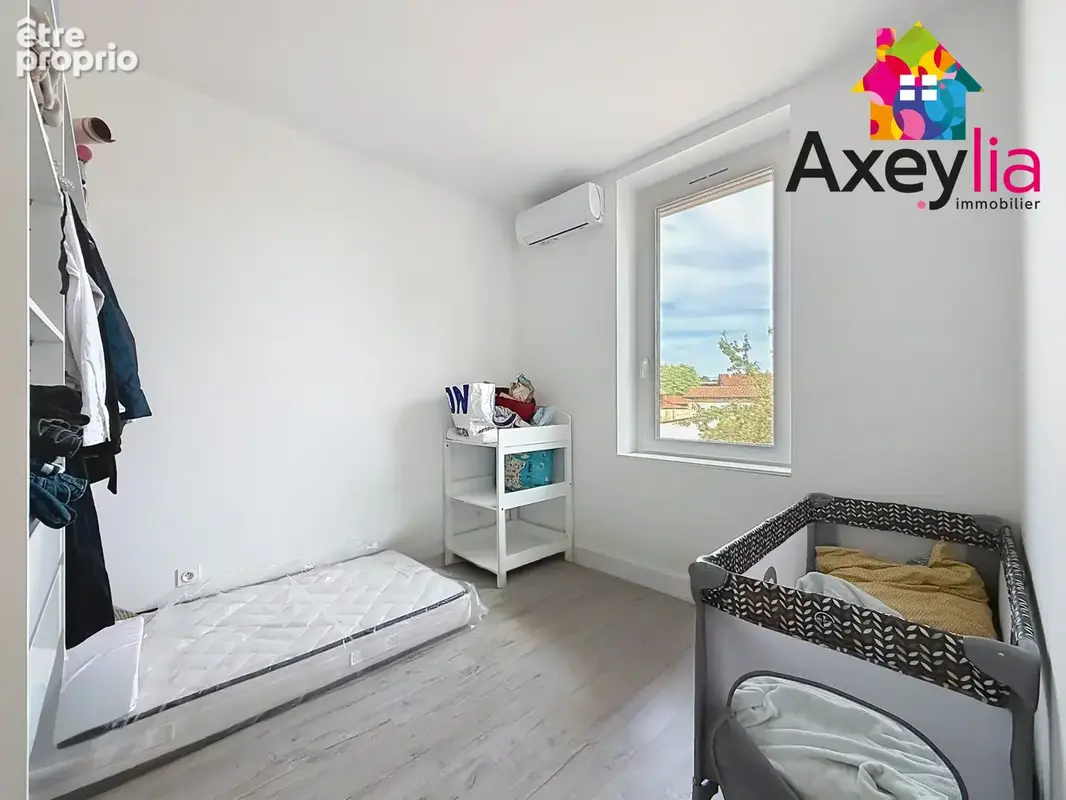 À vendre - pouilly-sous-charlieu - maison rénovée avec garage et terrain - photo 6