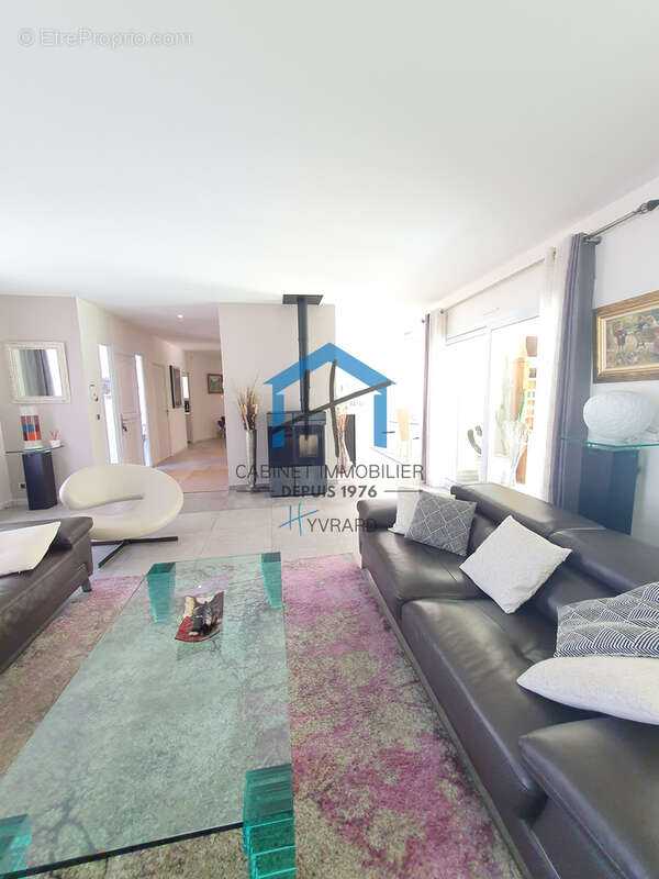 Villa d'exception de 230 m2 avec piscine et terrain de 1087 m2 - photo 4