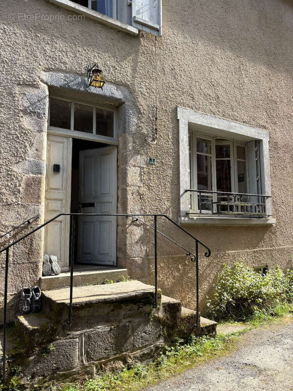Maison à SEGUR-LE-CHATEAU