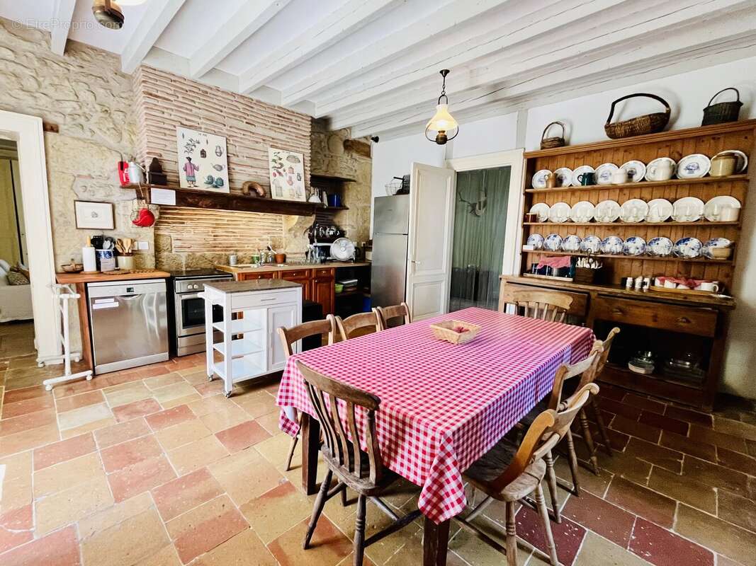 Maison à SAINT-COLOMB-DE-LAUZUN