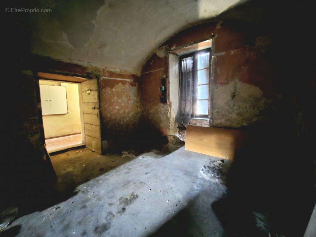 Appartement à BAGNOLS-SUR-CEZE