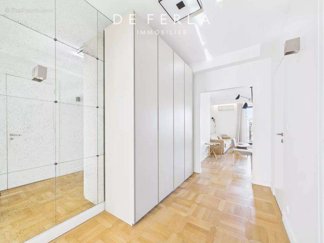 Appartement à PARIS-8E