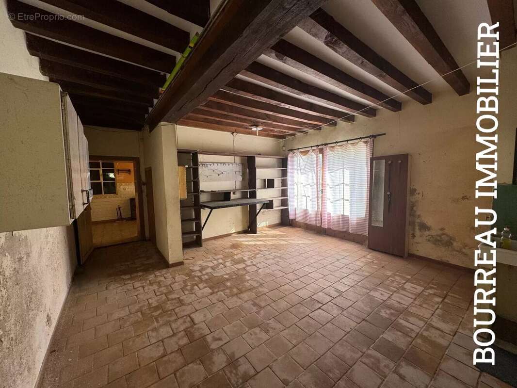 Maison à LA CELLE-SAINT-CYR