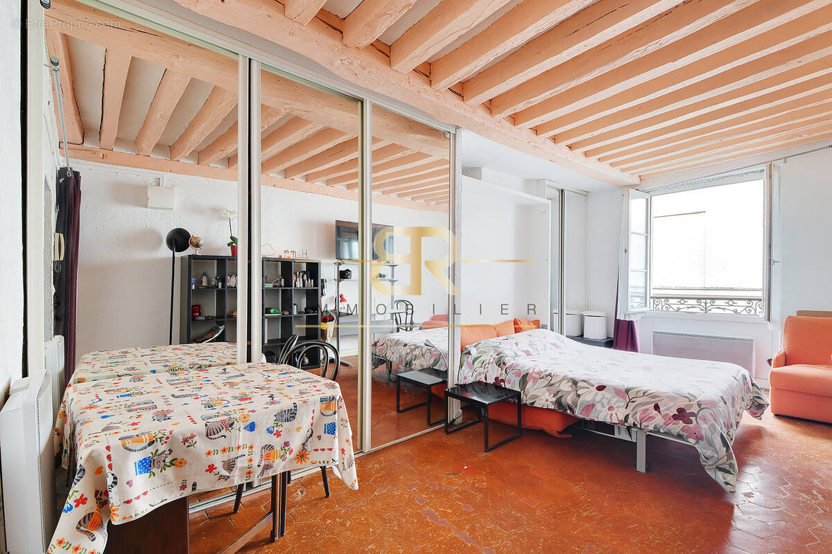 Appartement à PARIS-3E