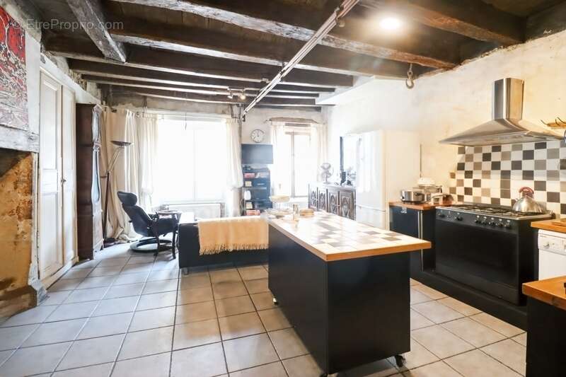 Maison à MAGNAC-LAVAL