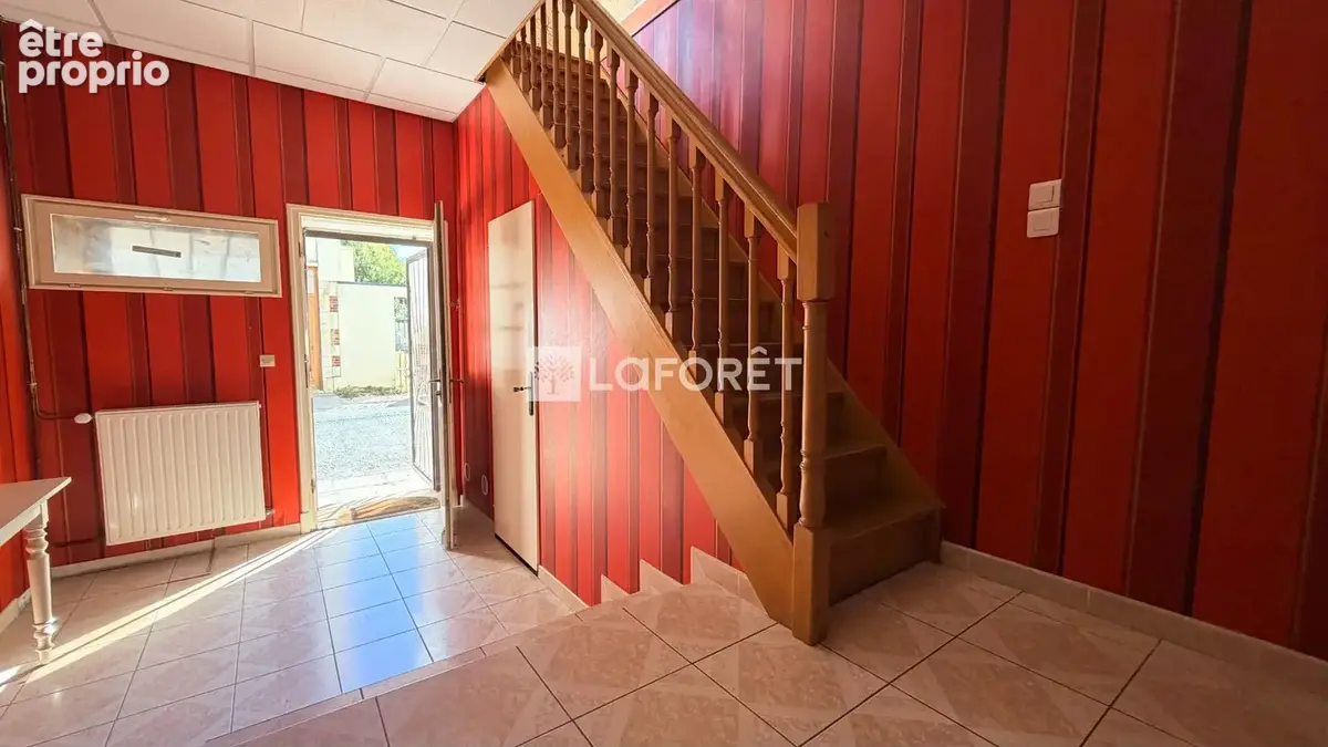 Maison de ville à SAINTE-MENEHOULD - 136 m² - 2 chambres - photo 2