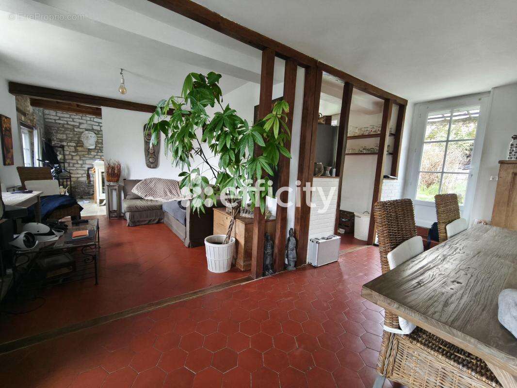 Maison à NEUFVY-SUR-ARONDE