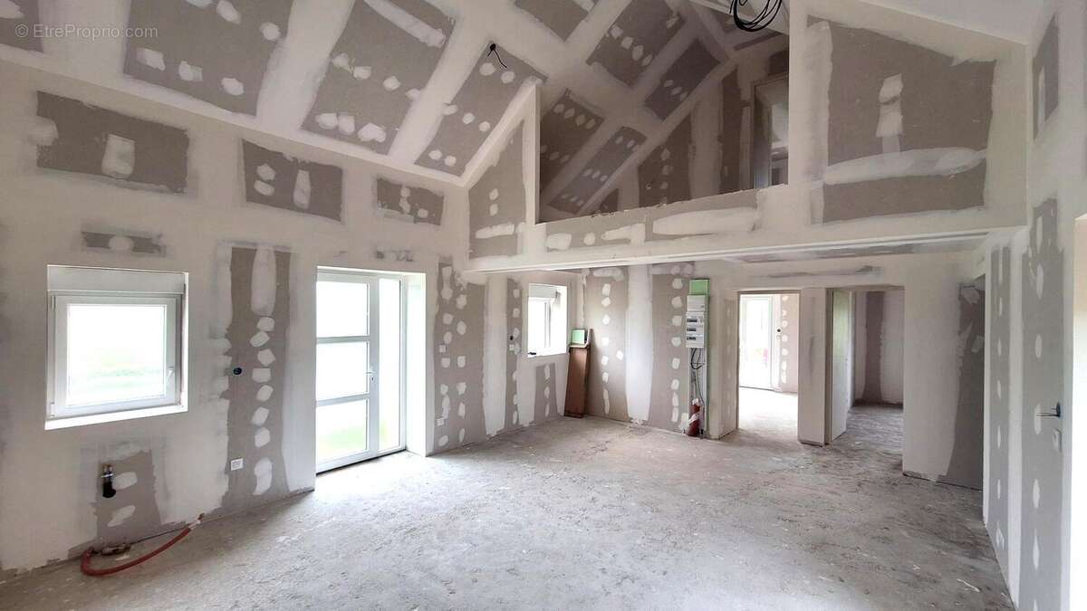 Maison à COMBREE