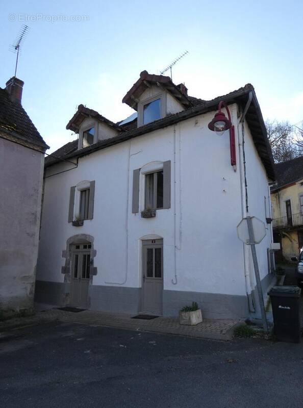 Maison à ECHASSIERES