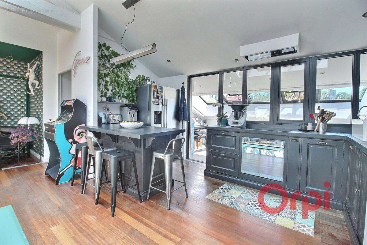 Appartement à MARSEILLE-4E