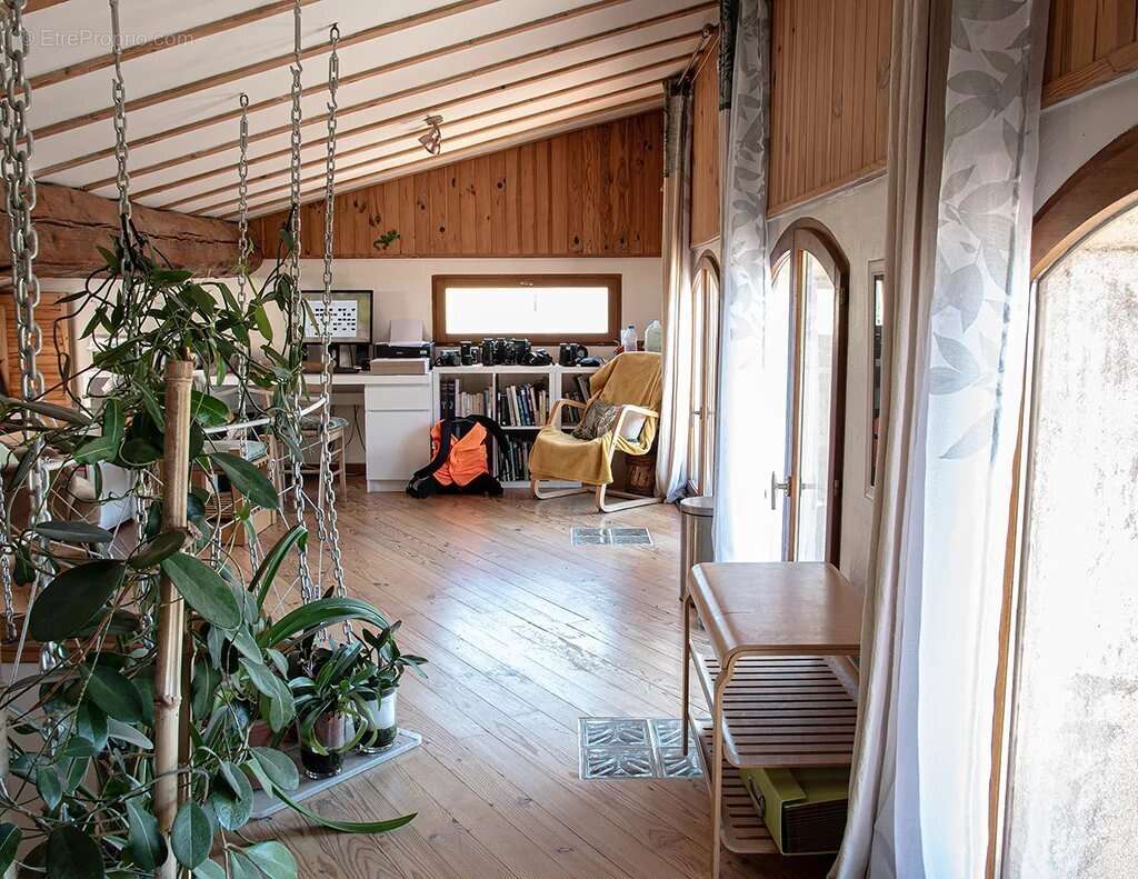 Maison à SAINTE-COLOMBE-SUR-L'HERS
