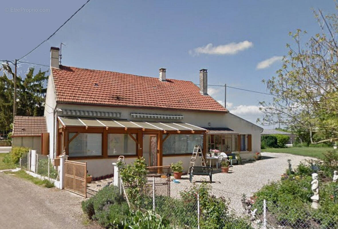 Maison à BRAGNY-SUR-SAONE